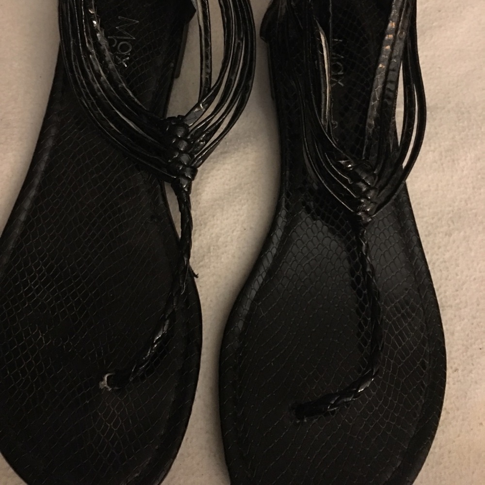 Strappy zip up sandal